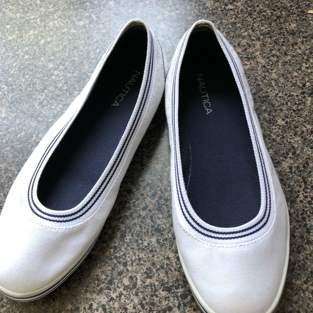 Nautical slide on tennis shoes size 6